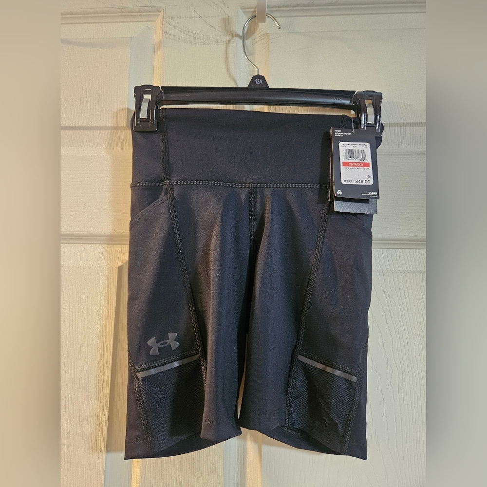 UNDER ARMOUR LAUNCH HALF TIGHT SHORTS: BLACK: NEW WITH TAGS: SIZE XS